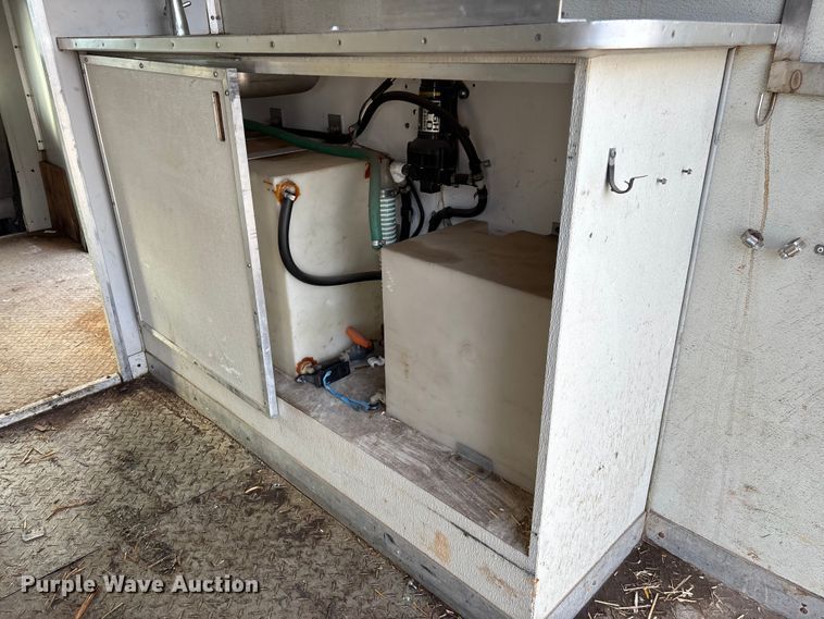 image for item FG0184 2001 Ford E350 utility van