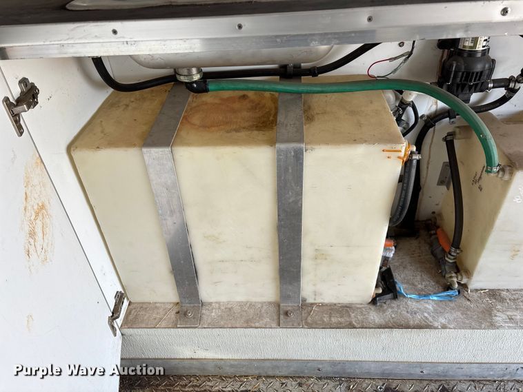 image for item FG0184 2001 Ford E350 utility van