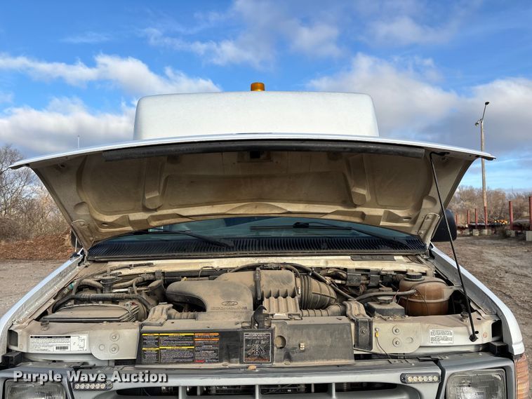 image for item FG0184 2001 Ford E350 utility van