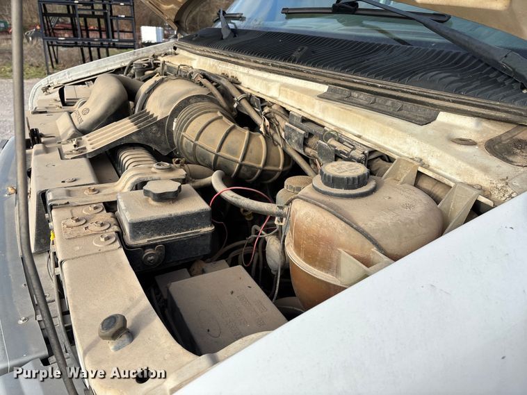 image for item FG0184 2001 Ford E350 utility van