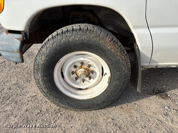 image for item FG0184 2001 Ford E350 utility van