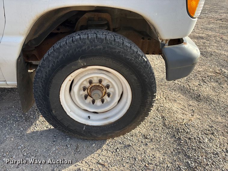image for item FG0184 2001 Ford E350 utility van
