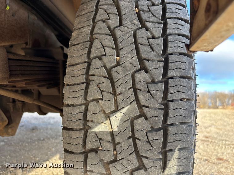 image for item FG0184 2001 Ford E350 utility van