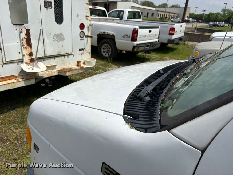image for item FG0184 2001 Ford E350 utility van