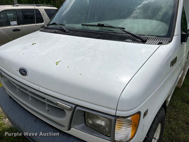 image for item FG0184 2001 Ford E350 utility van