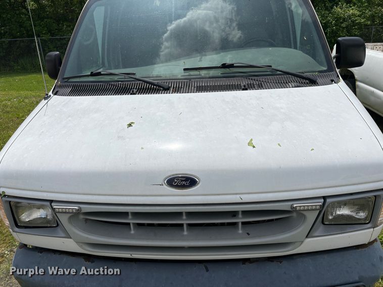 image for item FG0184 2001 Ford E350 utility van