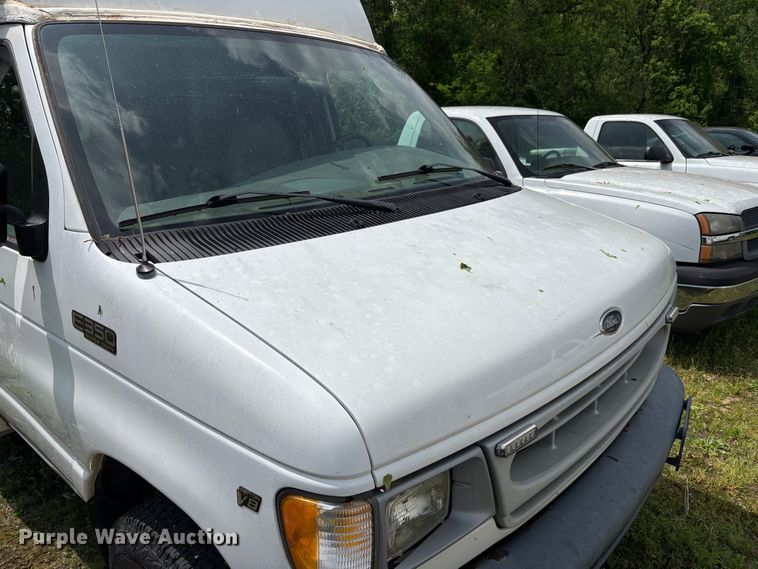 image for item FG0184 2001 Ford E350 utility van
