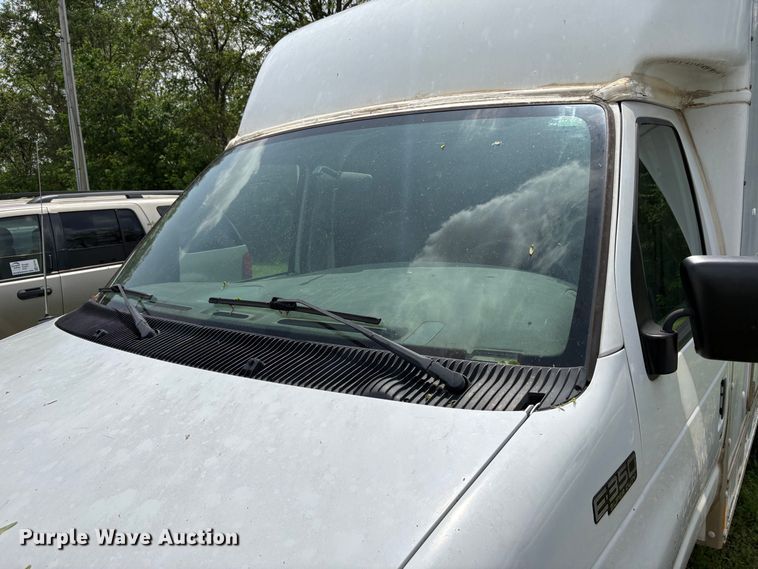 image for item FG0184 2001 Ford E350 utility van