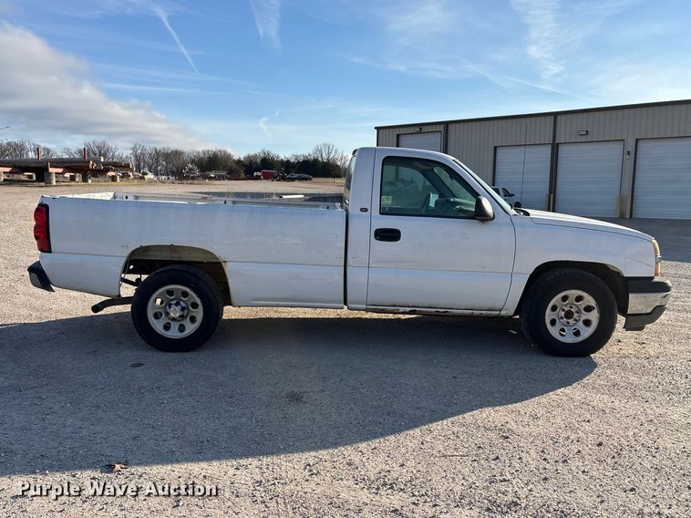 image for item FG0185 2005 Chevrolet Silverado 1500 pickup truck