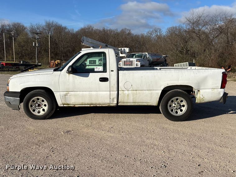 image for item FG0185 2005 Chevrolet Silverado 1500 pickup truck