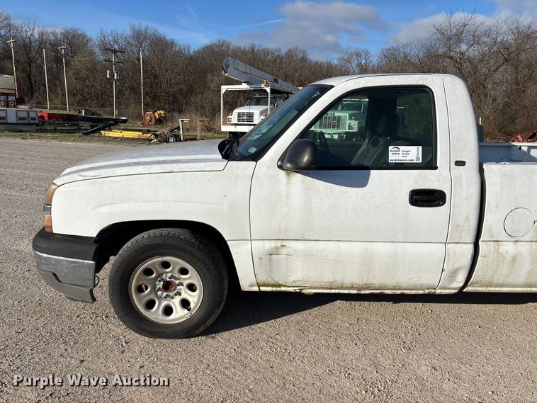 image for item FG0185 2005 Chevrolet Silverado 1500 pickup truck