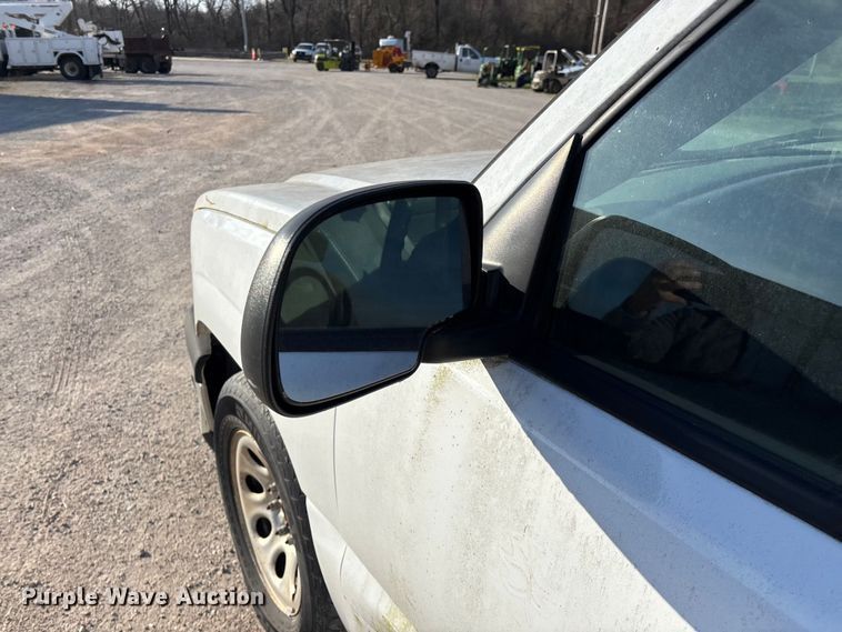image for item FG0185 2005 Chevrolet Silverado 1500 pickup truck