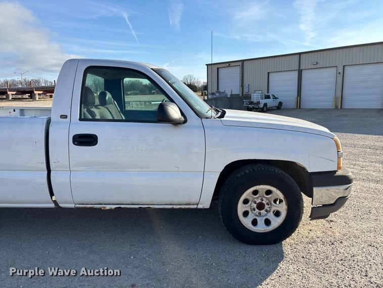 image for item FG0185 2005 Chevrolet Silverado 1500 pickup truck