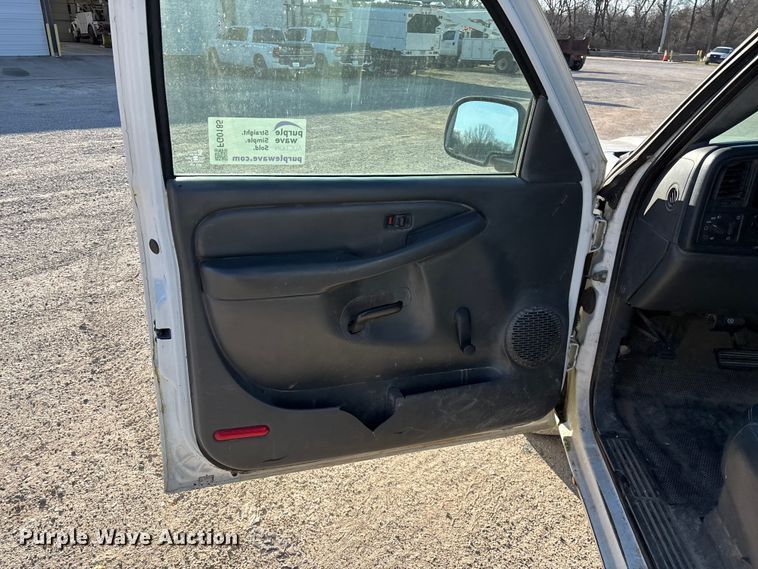 image for item FG0185 2005 Chevrolet Silverado 1500 pickup truck