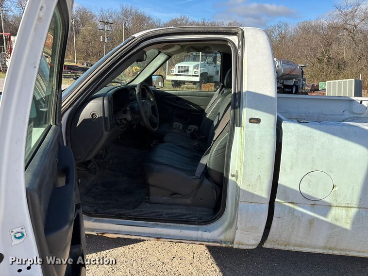 image for item FG0185 2005 Chevrolet Silverado 1500 pickup truck