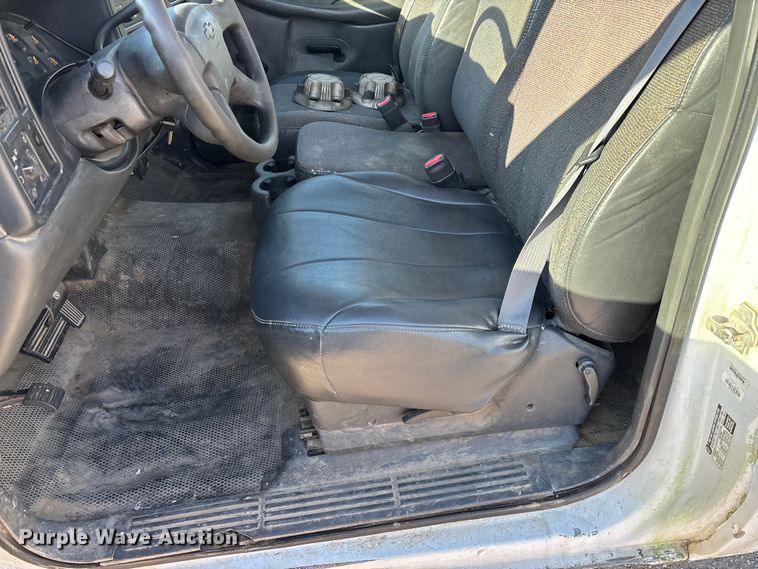 image for item FG0185 2005 Chevrolet Silverado 1500 pickup truck