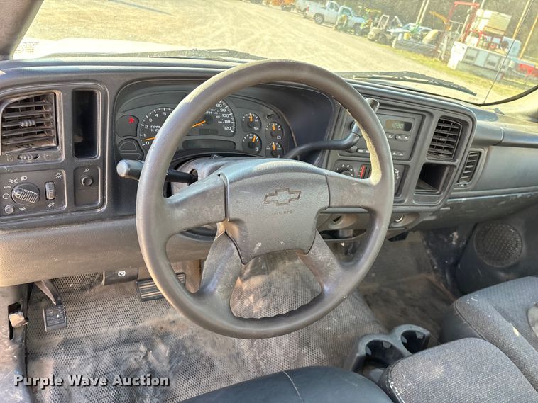 image for item FG0185 2005 Chevrolet Silverado 1500 pickup truck