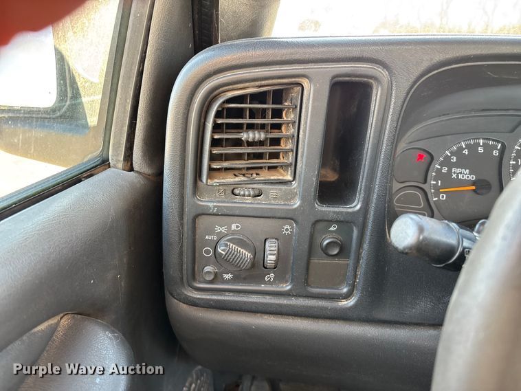 image for item FG0185 2005 Chevrolet Silverado 1500 pickup truck