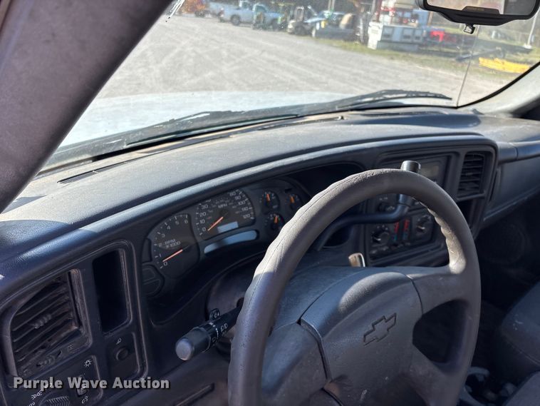 image for item FG0185 2005 Chevrolet Silverado 1500 pickup truck