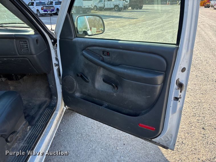image for item FG0185 2005 Chevrolet Silverado 1500 pickup truck