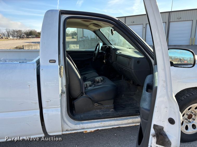 image for item FG0185 2005 Chevrolet Silverado 1500 pickup truck