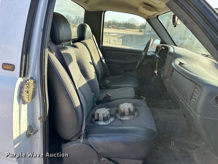 image for item FG0185 2005 Chevrolet Silverado 1500 pickup truck