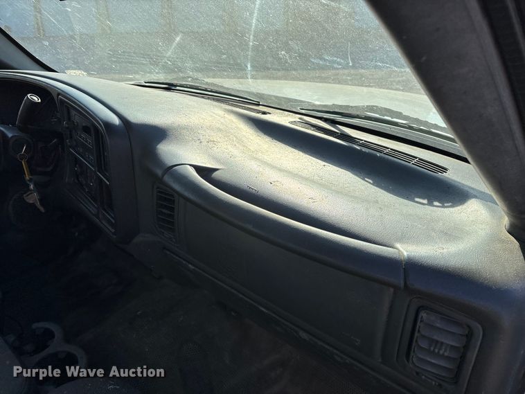 image for item FG0185 2005 Chevrolet Silverado 1500 pickup truck