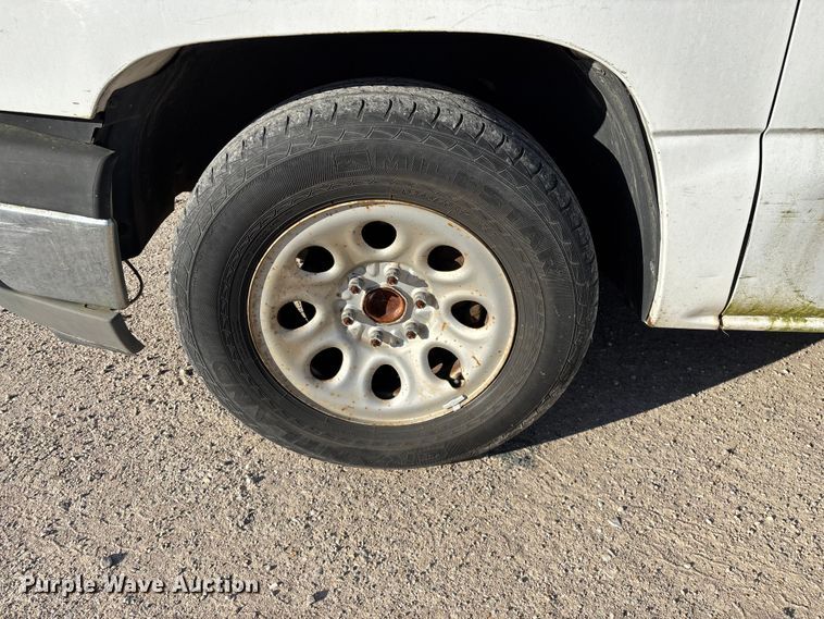 image for item FG0185 2005 Chevrolet Silverado 1500 pickup truck