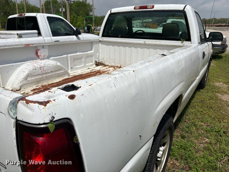 image for item FG0185 2005 Chevrolet Silverado 1500 pickup truck