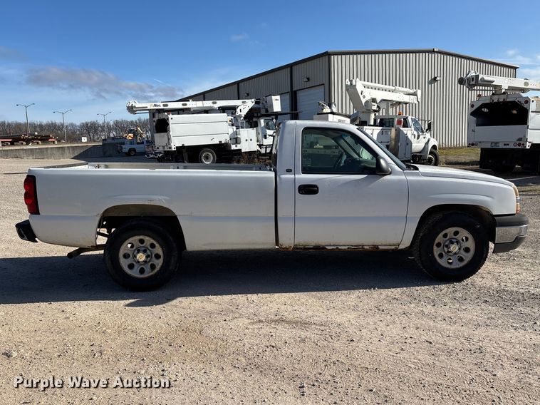 image for item FG0186 2005 Chevrolet Silverado 1500 pickup truck