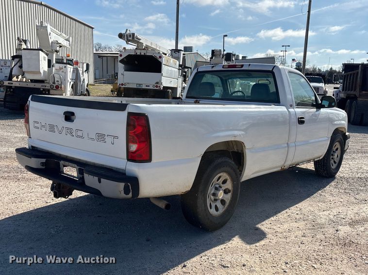 image for item FG0186 2005 Chevrolet Silverado 1500 pickup truck
