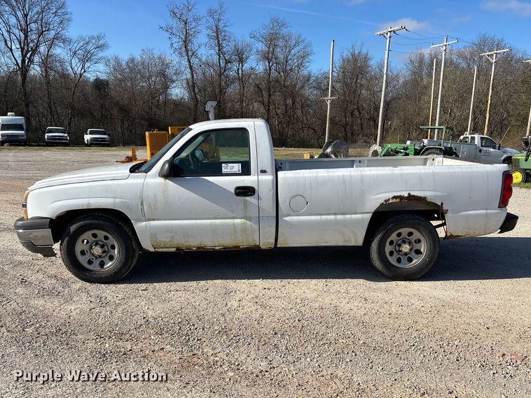 image for item FG0186 2005 Chevrolet Silverado 1500 pickup truck