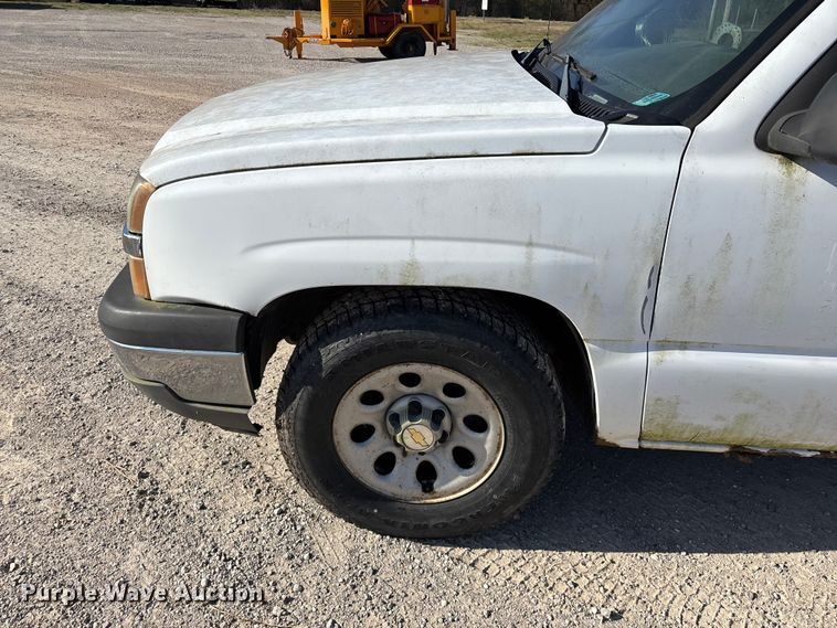 image for item FG0186 2005 Chevrolet Silverado 1500 pickup truck
