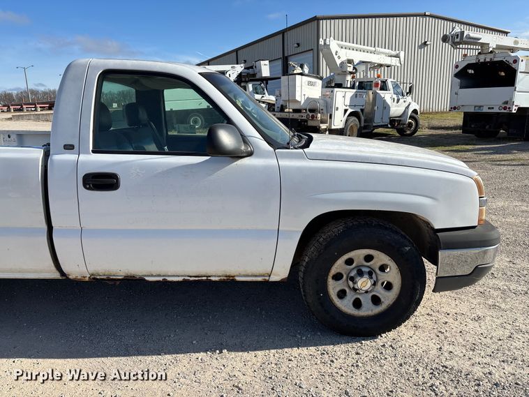 image for item FG0186 2005 Chevrolet Silverado 1500 pickup truck