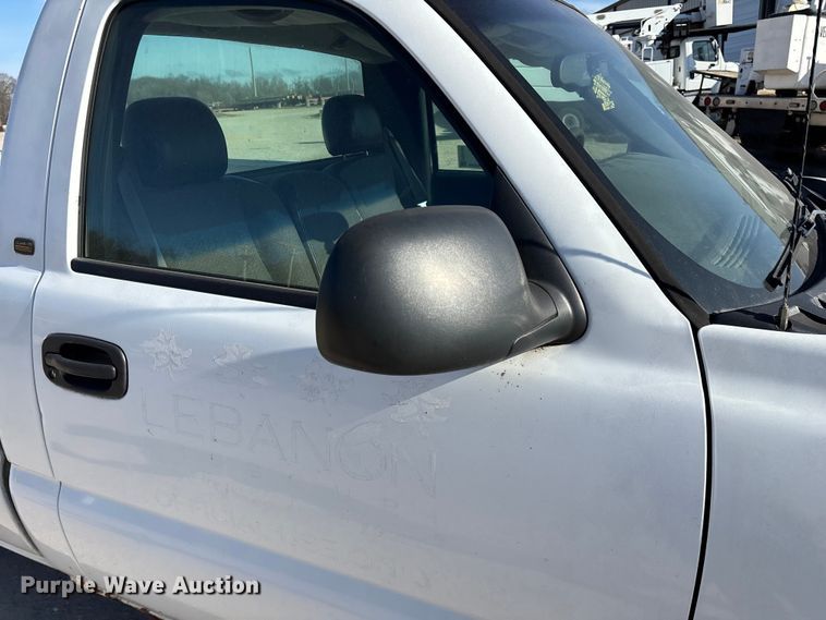 image for item FG0186 2005 Chevrolet Silverado 1500 pickup truck