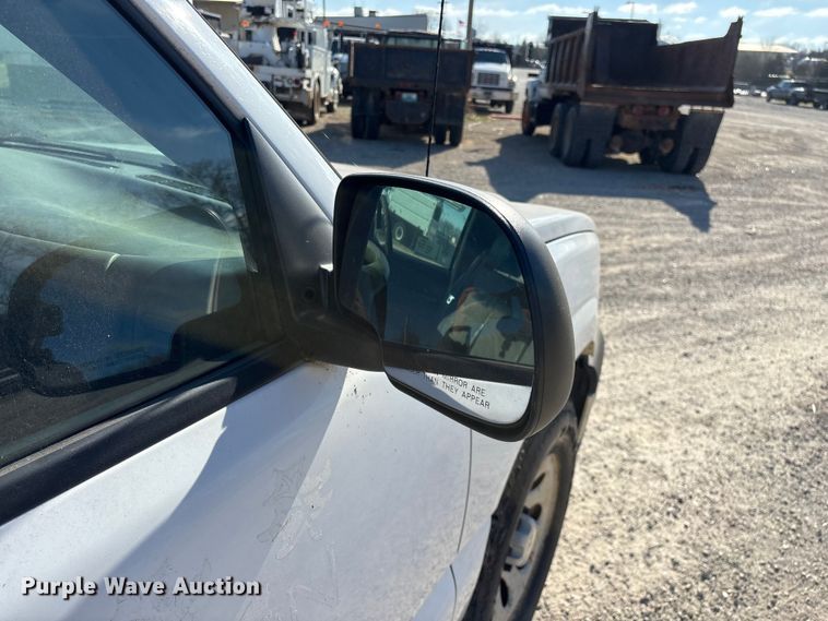 image for item FG0186 2005 Chevrolet Silverado 1500 pickup truck