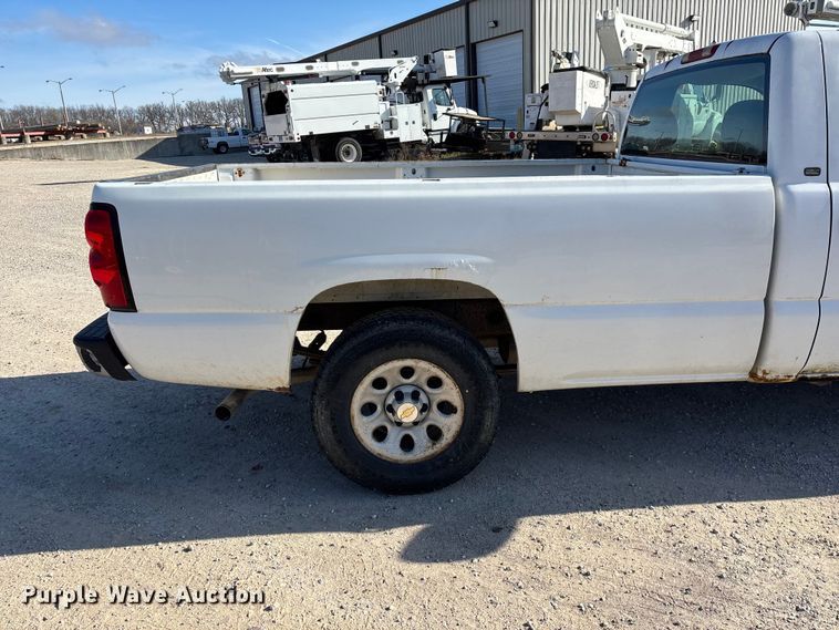 image for item FG0186 2005 Chevrolet Silverado 1500 pickup truck