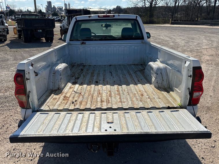 image for item FG0186 2005 Chevrolet Silverado 1500 pickup truck