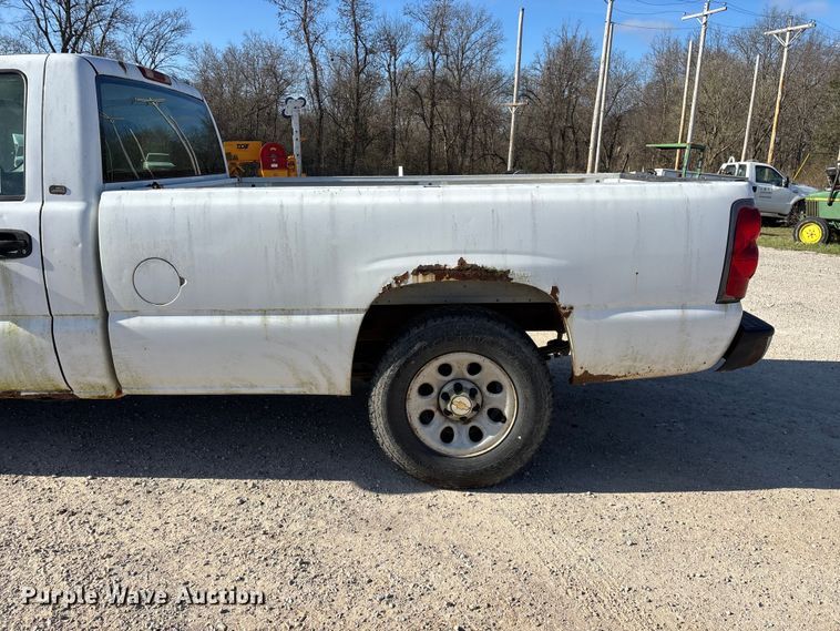 image for item FG0186 2005 Chevrolet Silverado 1500 pickup truck