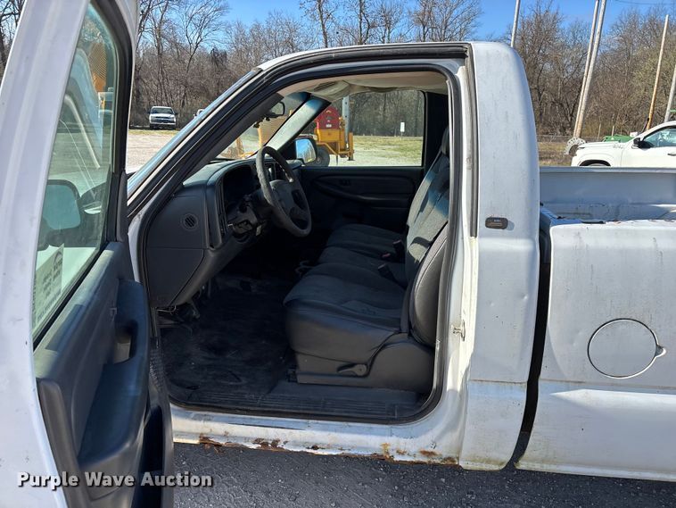 image for item FG0186 2005 Chevrolet Silverado 1500 pickup truck