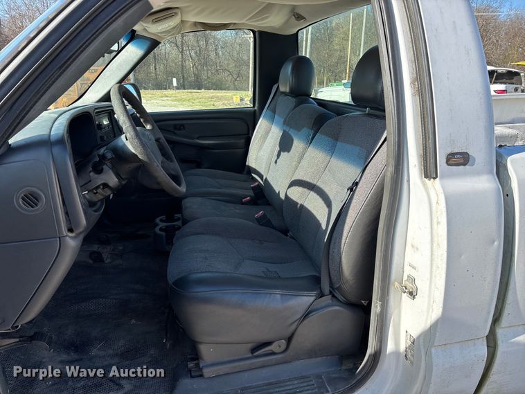 image for item FG0186 2005 Chevrolet Silverado 1500 pickup truck