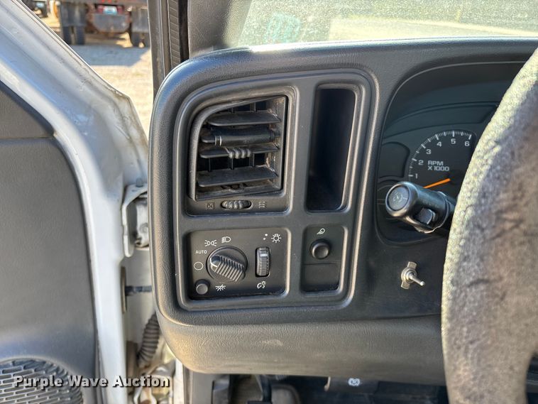 image for item FG0186 2005 Chevrolet Silverado 1500 pickup truck