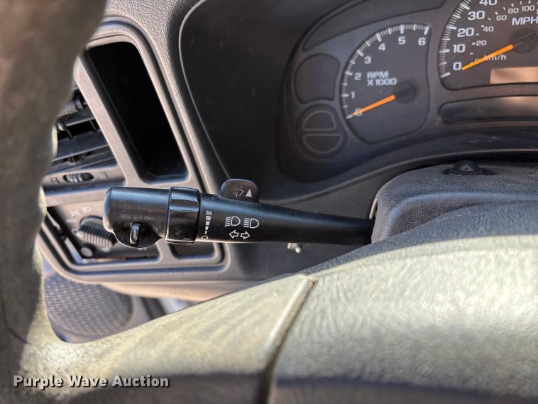 image for item FG0186 2005 Chevrolet Silverado 1500 pickup truck