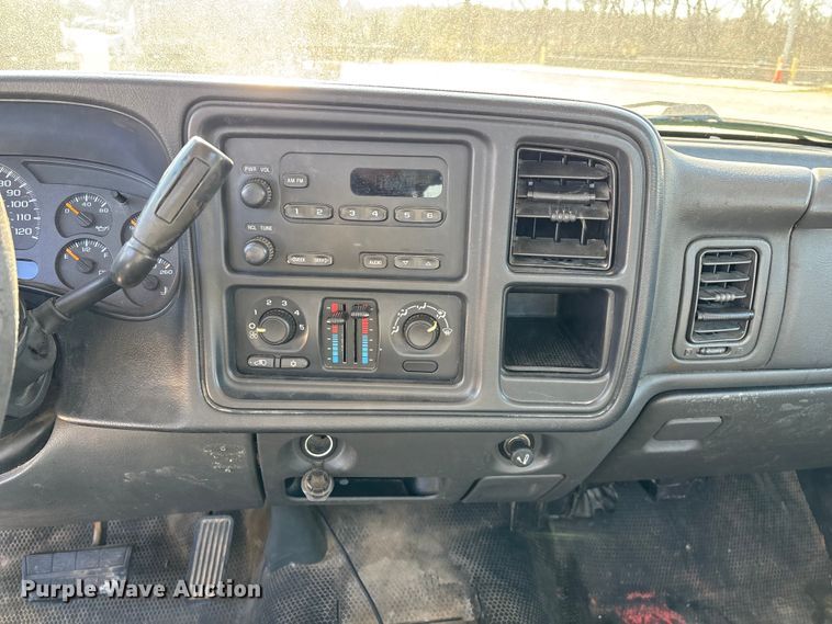 image for item FG0186 2005 Chevrolet Silverado 1500 pickup truck