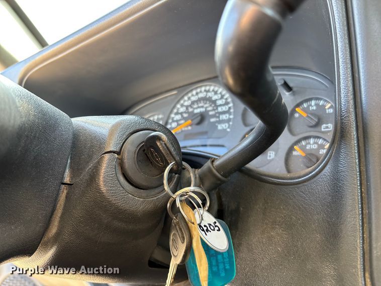 image for item FG0186 2005 Chevrolet Silverado 1500 pickup truck