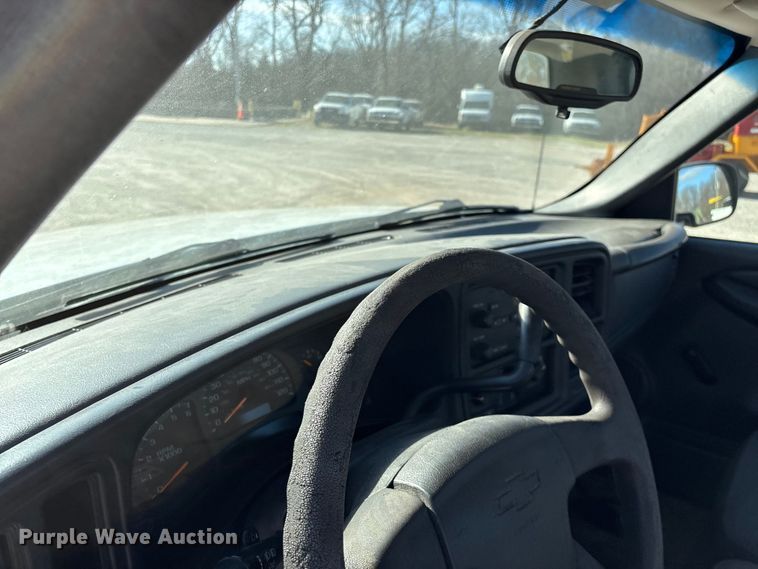 image for item FG0186 2005 Chevrolet Silverado 1500 pickup truck