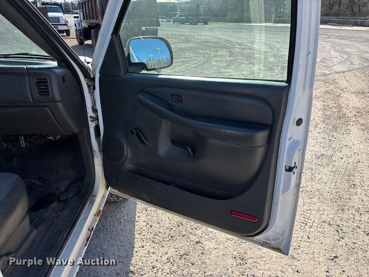 image for item FG0186 2005 Chevrolet Silverado 1500 pickup truck