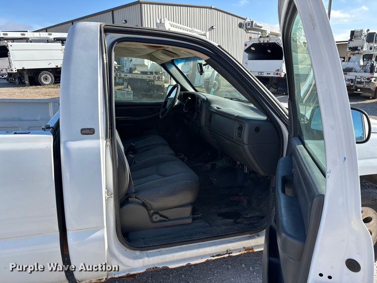 image for item FG0186 2005 Chevrolet Silverado 1500 pickup truck