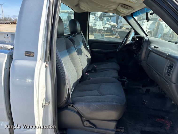 image for item FG0186 2005 Chevrolet Silverado 1500 pickup truck