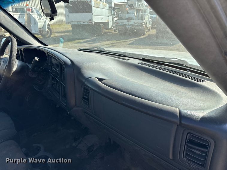 image for item FG0186 2005 Chevrolet Silverado 1500 pickup truck